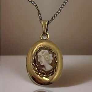 Vintage Gold Filled Cameo of Woman in Profile on 20 In. Gold Filled Cable Chain